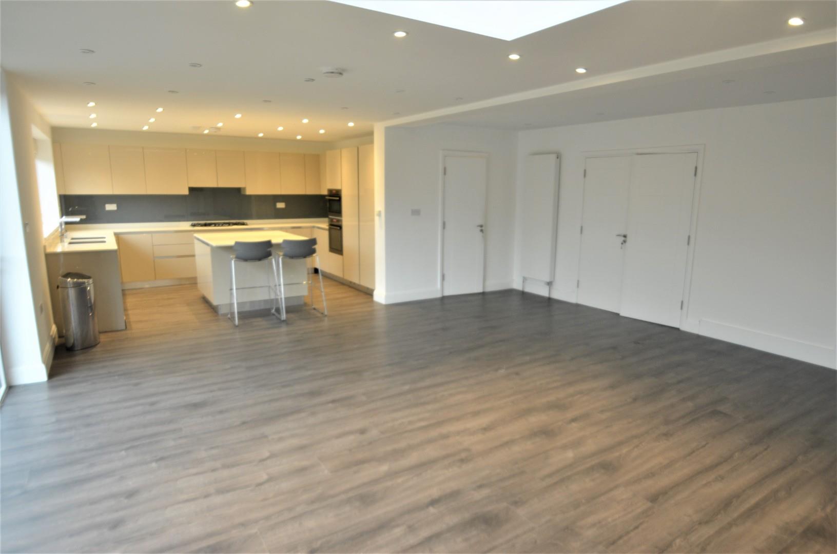 Edgwarebury Lane, Edgware